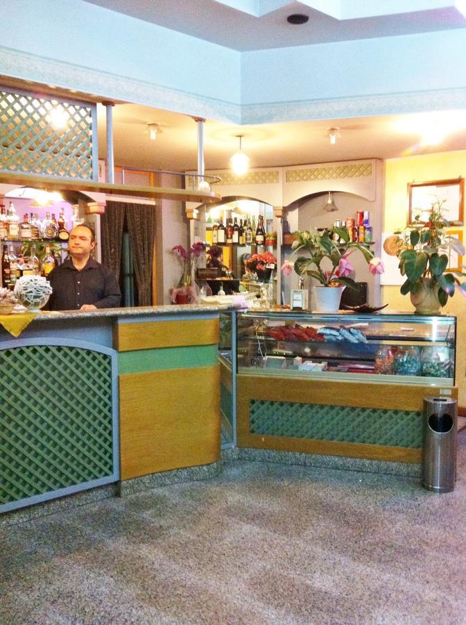 Hotel Centrale Quartu Sant'Elena Ngoại thất bức ảnh