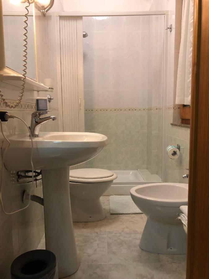 Hotel Centrale Quartu Sant'Elena Ngoại thất bức ảnh